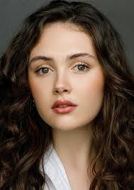 Evie Allen's Instagram, Twitter & Facebook