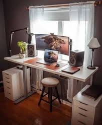 Dalam desain kamar tidur ukuran 3×3 ini kamu bisa menghilangkan furniture yang sebenarnya tidak penting dan lebih mengutamakan fungsi tanpa meninggalkan tampilannya. 30 Inspirasi Desain Ruang Kerja Minimalis Di Kamar Atau Dalam Rumah