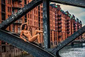 Nude in Public Hamburg Speicherstadt | DigitalPHOTO