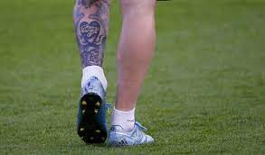 His current girlfriend or wife, his salary and his tattoos. Bilderstrecke Zu Lionel Messi Vor Dem Cl Finale Gegen Juve In Berlin Bild 3 Von 3 Faz