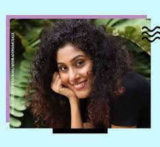 This hair styles will look absolutely amazing on those with squares face shapes, its length that goes down to just below the shoulders gives the face a longer look. Best Haircuts For Curly Hair Trending Hair Cuts For Curly Hair Nykaa S Beauty Book