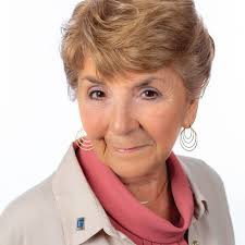 Gloria Andrews's Instagram, Twitter & Facebook