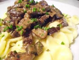 Fleisch Boeuf Stroganoff Auf Butternudeln Rezept Kochbar De