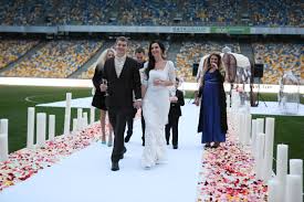 Соломія вітвіцька розлучається з чоловіком владиславом кочатковым, який молодший за неї на вісім років. Richnicya Vesillya Solomiyi Vitvickoyi Veducha Rozpovila Pro Svoye Podruzhnye Zhittya Glamur Tch Ua