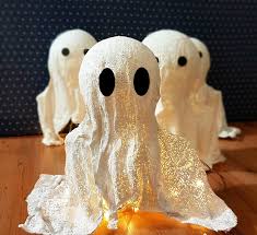 Les avantages à faire sa décoration pour halloween. 40 Idees Deco Originales Et Pas Cheres A Faire Soi Meme Pour Halloween Deco Halloween Zenidees