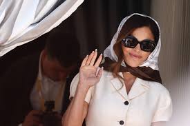 Lauren Sánchez reveals details of her Sophia Loren-inspired wedding dress - ABC News