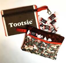 Having a day at the beach is clear vinyl is thin and flexible so it's easy to sew with on a regular home sewing machine. Sweet Treats For Your Sweetie Ith Zipper Bag Lindeeg Embroidery