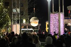 The Raleigh New Year S Acorn Drop In City Plaza Downtown Raleigh Nc Downtown Tens Place