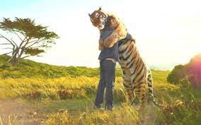 Man Hugs A Tiger Hd Animals Wallpapers Download Beautiful Hd Wallpaper 1080p 2 M A N I Animals Animal Wallpaper Man Hug