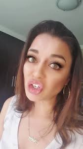 Nikki Blake (@nikilishious)