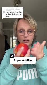 Antwoorden op @Benjamin Voor degene die dit willen weten. Een appel  schillen kan gewoon! Dankjewel voor deze vraag. #appel #appelschillen  #renatejong #linkerhandje #lekkerbezig #zodoejedat #zodoeikdat ...