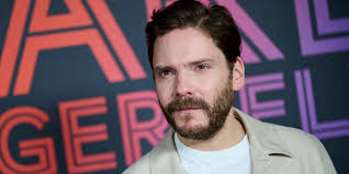 Karl Lagerfeld: Biography, Fashion Designer, Chanel and Fendi