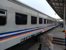 Biasanya terdapat beberapa pilihan stasiun yang dilewati selain stasiun tegal, yaitu stasiun brebes, babakan, arjawinangun, haurgeulis, jatinegara, dan tentunya pasar senen. Jadwal Kereta Api Tegal Ekspres Pasar Senen