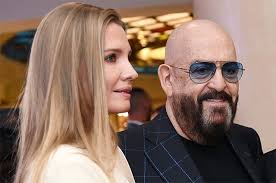 He was born in moscow on 13 april 1948. Eshe Odna Popytka Mihail Shufutinskij Zhenilsya Na Tancovshice Iz Svoego Baleta Persona Kultura Argumenty I Fakty