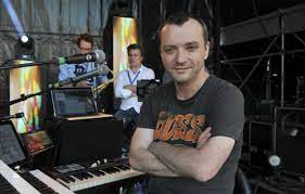 Hij was ook één van de juryleden in 'k2 zoekt k3' (2009) en 'k3 zoekt k3' (2015), de televisieprogramma's waarin studio 100 op zoek ging naar. Miguel Wiels Scherp Voor Josje Huisman Eigenlijk Verdiende Ze Dat Niet Showbizz 24
