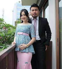 Helvani septiana batik, songket dan tenun inspirasi vani. Kebaya Pesta Ibu Hamil Jpg 657 720 Baju Hamil Gaun Ibu Hamil Pakaian Hamil