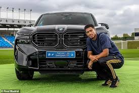 Chùm ảnh: Dàn sao Real Madrid được tặng siêu xe BMW | Báo Giáo dục và Thời  đại Online