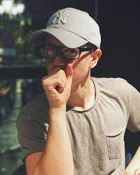 James Mcvey Looking Good In A Snapback Those Glasses James Mcvey The Vamps Connor The Vamps