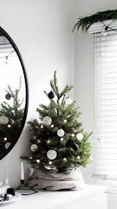 Simple Christmas Decorations For Your First Apartment Minimalist Christmas Decor Minimalist Christmas Tree Christmas Tree Inspiration