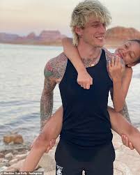 Machine gun kelly (musician) / children Machine Gun Kelly Gets To Work On New Music Video After Trip To Utah With Daughter Aktuelle Boulevard Nachrichten Und Fotogalerien Zu Stars Sternchen