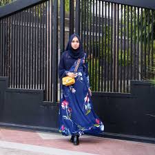 Desain baju yang simpel bisa anda padukan dengan celana kain yang bermotif apa saja. 18 Trend Model Baju Hijab 2018 Terbaru Desain Casual Modern Baju Pengantin Muslim