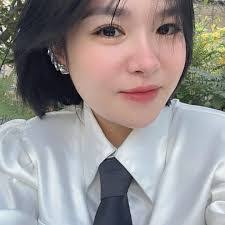 Minh Phuong's Instagram, Twitter & Facebook