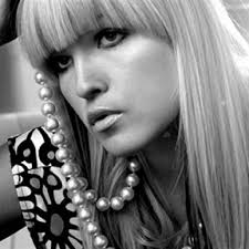 Ella : écoute gratuite, téléchargement MP3, video-clips, bio, concerts