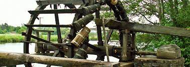 Nachts ist der himmel bedeckt und das thermometer fällt auf 16°c. Gemeinde Hausen Oberfranken