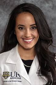 Sara Macleod's Instagram, Twitter & Facebook