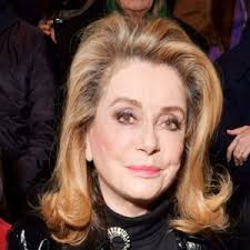 She is also a designer of glasses, shoes, jewelry and greeting cards. Catherine Deneuve Biographie News Photos Et Videos Tele Loisirs