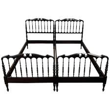 Standard queen sizes may not fit correctly and you might need to. Italian Carved Wood Chiavari Single Twin Bed Frame By Giuseppe Gaetano Descalzi 1960s Bei Pamono Kaufen
