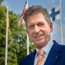 𝗜𝗺 𝗟𝗮𝘂𝗳𝗲 𝗺𝗲𝗶𝗻𝗲𝘀 𝗔𝗿𝗯𝗲𝗶𝘁𝘀𝗹𝗲𝗯𝗲𝗻𝘀 𝗵𝗮𝘁𝘁𝗲 𝗶𝗰𝗵  𝘀𝗰𝗵𝗼𝗻 𝗴𝗮𝗻𝘇 𝘃𝗶𝗲𝗹 #𝗚𝗹ü𝗰𝗸 und viele viele Kolleginnen und  Kollegen sowie Vorgesetzte mit viel Verständnis für…