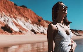 Her efforts proved successful when she scored her first major role in the teen show. Sara Prata Mostra Barriguinha De Gravida Pela Primeira Vez Nacional Flash