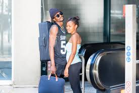 Busy city with people who work completely different schedules. Dating In Nyc When Your Love Lives A Borough Away Streeteasy