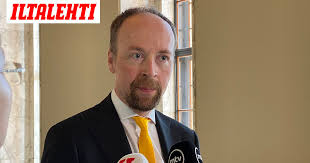 Onko oikeasti niin, että poliisi ei poista kaupungin pääkatua tukkivia mielenosoittajia vaan turvaa näiden leiriytymisen keskelle tietä? Halla Ahon Mukaan Eu Elvytyspakettiin Osallistuminen On Viela Pysaytettavissa Tarkeaa On Panna Kansanedustajat Valinnan Eteen