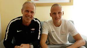 Check spelling or type a new query. Kristoffer Barmen Tar Tre Nye Ar Brann