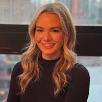 Elizabeth Martinson's Instagram, Twitter & Facebook