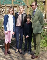 Married in 1999, she worked in public relations until 2002 and now supports her husband in his royal duties. 46 Sophie Wessex Ideen Konigshaus Britische Monarchie Konigin Elisabeth