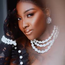 Ewoueh le secret pour glow 😍 le week-end Pardon les ingénieurs en  maturités là attendez lundi 😂😂😂😂 #PoupeeDuTogo #sanyacosmetic