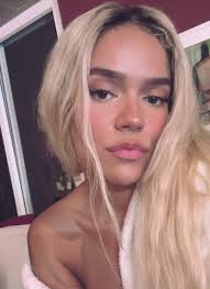 Karol G al natural demostrando su belleza ❤