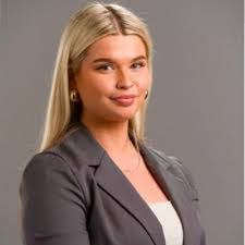 Ciara Willis's Instagram, Twitter & Facebook