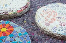 Diy Mosaik Gehwegplatten Fur Den Garten Hausbau Garten Diy Inspirationen Baby Kind Und Meer Gehwegplatten Mosaik Steinstufen