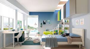 Le camerette moderne per ragazze, oltre ad essere disponibili sul mercato in una vasta gamma di colori (dal più classico rosa fino al rosso o al verde) prediligono linee geometriche essenziali e prevedono nella maggior parte dei casi l'installazione di mobili sospesi, perfetti per ospitare libri. Camerette Moretti Compact Spar E Colombini Per Ragazzi
