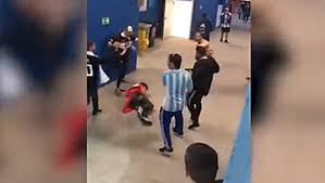 Yilmaz veut montrer un meilleur visage de la turquie. Video Mondial 2018 Grosse Bagarre Entre Fans Argentins Et Croates Linfo Re Sports Football