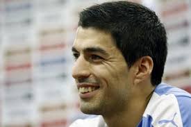 Luis suarez' beißattacke gegen giorgio chiellini animiert twitterer zu hohn und spott. Der Biss Von Luis Suarez Nzz