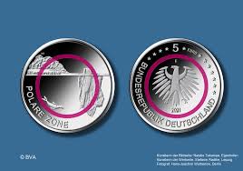 Η προθεσμία για τους οικοδεσπότες να υποβάλουν τα σχέδια χωρητικότητας των τόπων τους μεταφέρθηκε στις 7 απριλίου 2021, με τελική απόφαση για τις πόλεις υποδοχής και τους θεατές που θα ληφθούν αρχικά από την εκτελεστική επιτροπή της uefa στις 19 απριλίου 2021. Bundesfinanzministerium 5 Euro Sammlermunze Polare Zone