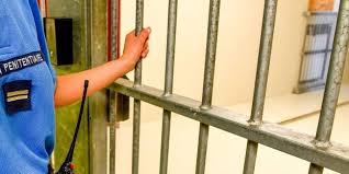 Prison De Grasse Un Detenu Casse A Deux Reprises Les Murs De Sa Cellule