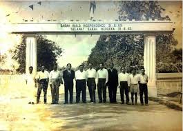 Tepatnya malaysia merdeka pada pukul 9.30 (waktu malaysia) tanggal 31 agustus tahun 1957, sebelas tahun setelah indonesia menyatakan kemerdekaannya atau tiga tahun satu bulan setelah indonesia mendapat pengakuan merdeka dari belanda. Sabah Merdeka 31 Ogos 1963 Kopivosian