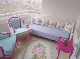 Pastel Tonlarda Ucuk Renkler Yenilenmis 30 Senelik Mobilyalara Eslik Eden Co Eden Eslik Antik Doseme Mobilyalar Antik Tasarim Yatak Odalari Antik Mutfak