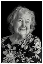 TW- loss/death I have a senstlitive question to ask! I recently had someone  reach out to me wanting to have some photos taken of their elderly family  member to make sure they